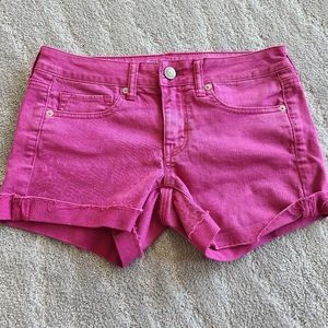 Like new size 6 American Eagle stretch denim short